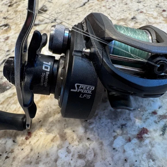 Lew's Speed Spool Baitcast Reel LFS - Right - 6:8:1SSG1H - Picture 2 of 8